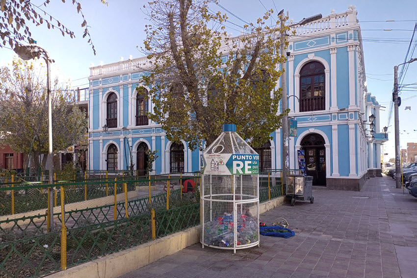 Uyuni tiene contenedores para recoger las botellas PET