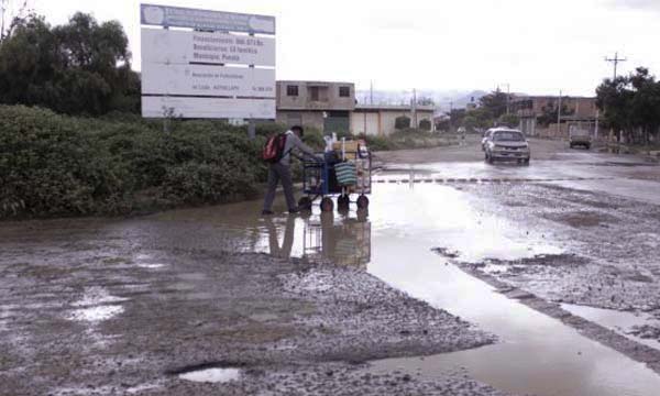 Baches en las calles de Punata afectan a toda la población